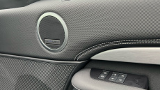 Land Rover Discovery 3.0 D300 R-Dynamic SE 5dr Auto Diesel Station Wagon